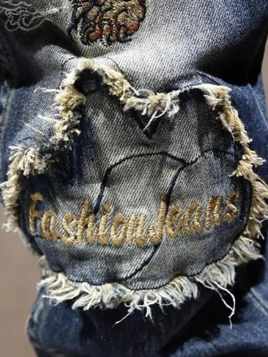 Trendsi Men's Distressed Embroidered Jeans
