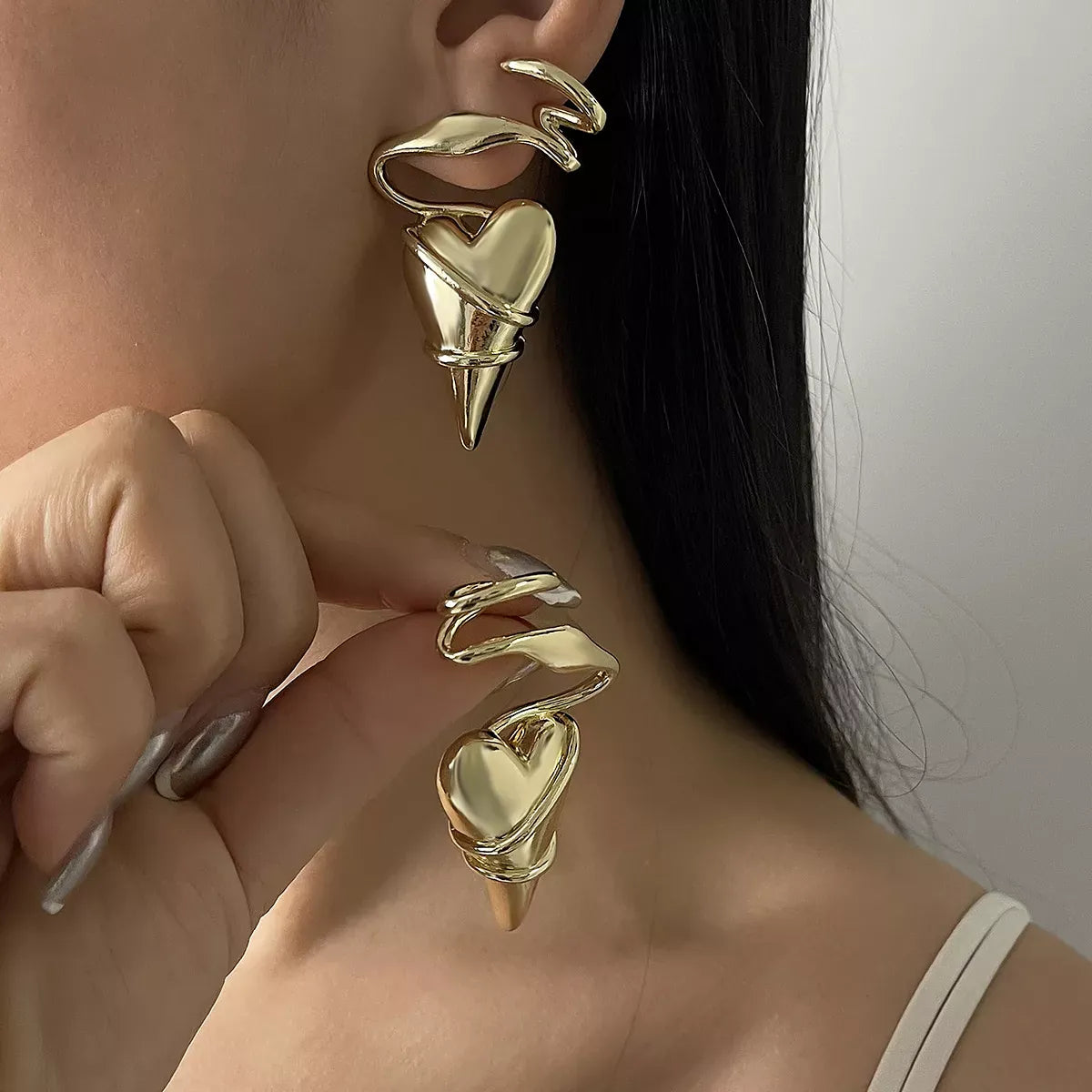 Trendsi Heart-Shaped Twisted Wire Earrings