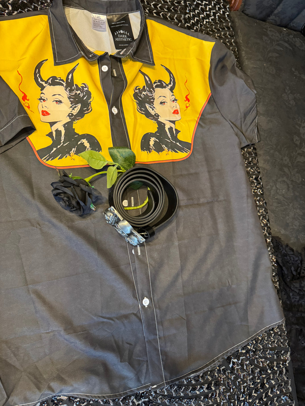 Black valentine pin up button up