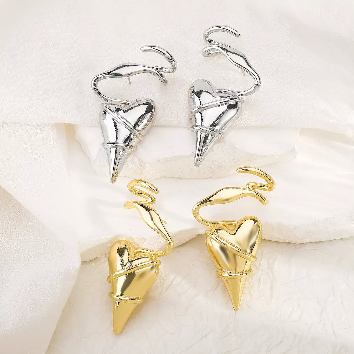 Trendsi Heart-Shaped Twisted Wire Earrings